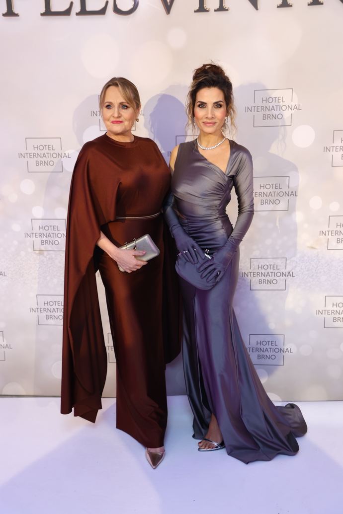 FOTO: Eva Decastelo Regina Řandová. – stránka 129