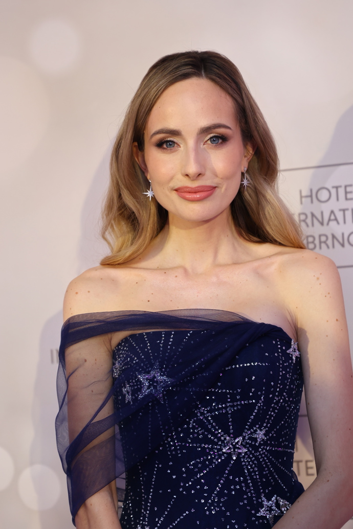 FOTO: Alena Prešnajderová se zahalila do hvězd. – stránka 111