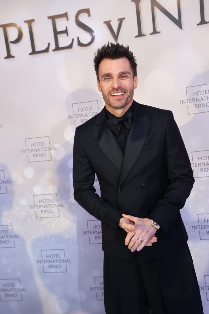 FOTO: Leoš Mareš si nenechal ujít Ples v Intru. – stránka 4