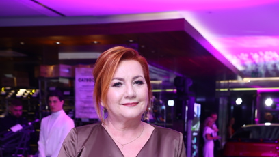 FOTO: Ministryně Alena Schillerová vsadila na šaty v barvě čokolády.