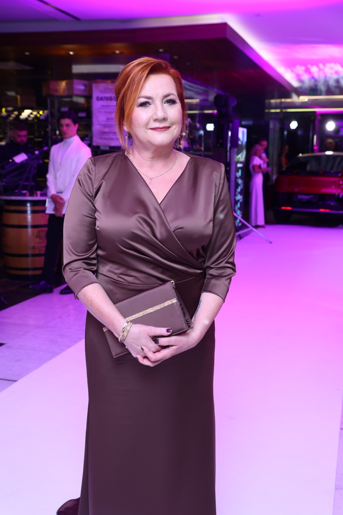 FOTO: Ministryně Alena Schillerová vsadila na šaty v barvě čokolády. – stránka 78