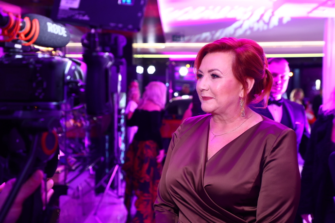 FOTO: Ministryně Alena Schillerová během rozhovoru pro eXtra. – stránka 76