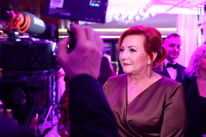 FOTO: Ministryně Alena Schillerová během rozhovoru pro eXtra. – stránka 85