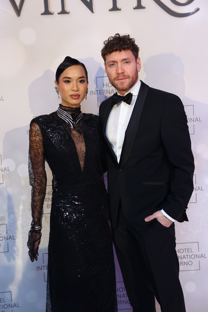 FOTO: Sarah Vu s Miroslavem Dubovickým nevynechali Ples v Intru. – stránka 72