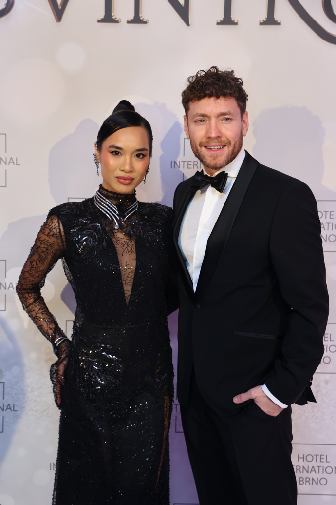 FOTO: Sarah Vu s Miroslavem Dubovickým nevynechali Ples v Intru. – stránka 71