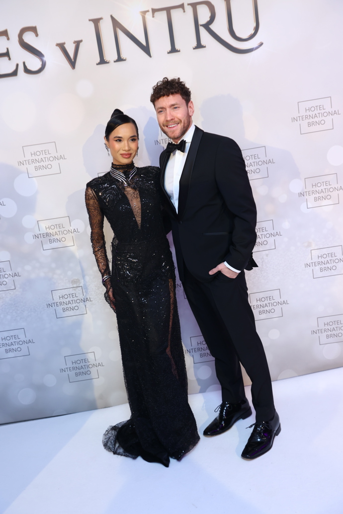 FOTO: Sarah Vu s Miroslavem Dubovickým nevynechali Ples v Intru. – stránka 70