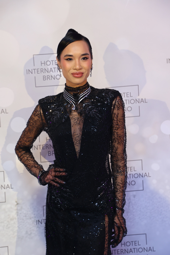 FOTO: Sarah Vu se ukázala v přiléhavých šatech. – stránka 68