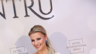 FOTO: Jitka Kocurová vynesla krásné bílé šaty-