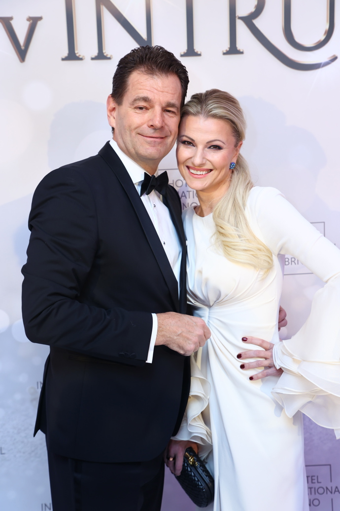 FOTO: Jitka Kocurová s manželem Tomášem Abrahamem vyrazili na ples. – stránka 3