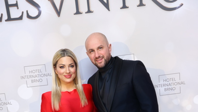 FOTO: Krásná Eva Perkausová s manželem.