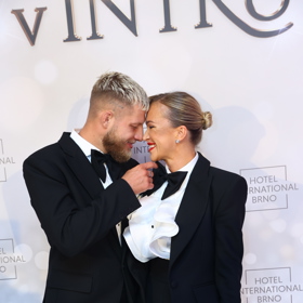 Láska mezi Nelou s Radkem jen kvete.