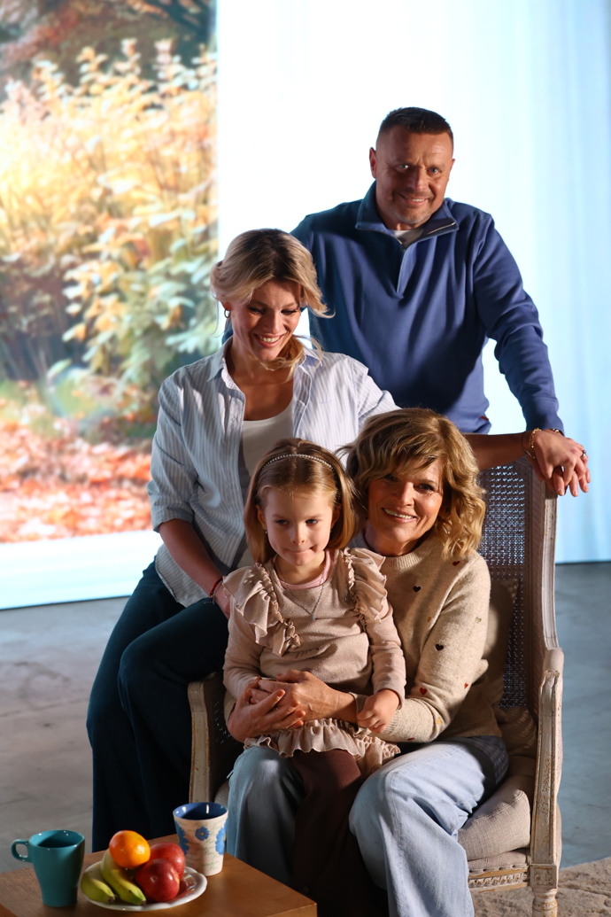 FOTO: Michaela Gemrotová do videoklipu zapojila maminku, dceru i manžela. – stránka 2