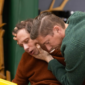 Lukáš zkolabuje a do Království hraček míří záchranka.