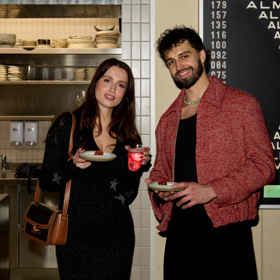 Akci plnou nových chutí a dobrého jídla moderoval herec ze seriálu ZOO, Šimon Bilina. 