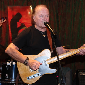 Petr Janda je frontmanem skupiny Olympic.