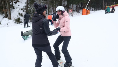 FOTO: Herečka absolvovala lekci snowboardu.