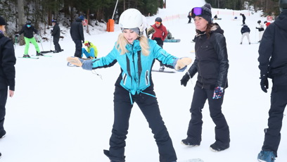 FOTO: Denisa Grossová absolvovala lekci snowboardu.
