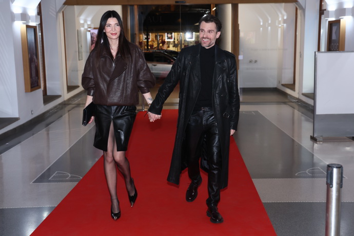 FOTO: Leoš Mareš ruku v ruce s Monikou Marešovou. – stránka 4