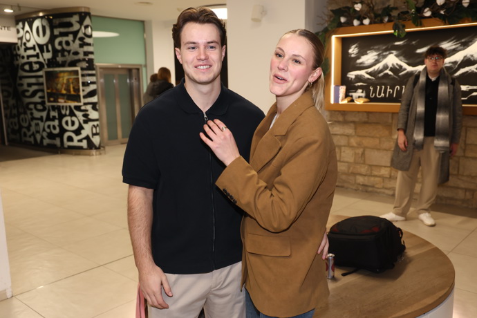 FOTO: Veronika Sandholzová s partnerem. – stránka 15