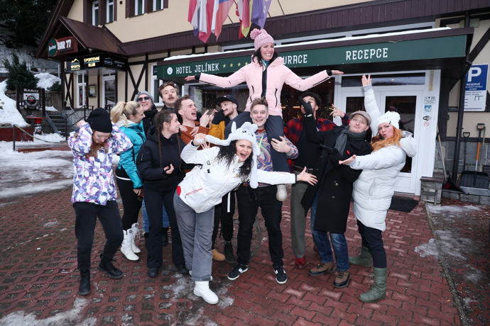 FOTO: Protagonisté muzikálové verze filmu Snowboarďáci ve Špindlerově Mlýně. – stránka 21