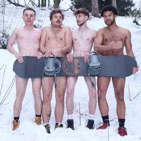 Pánové během focení odhodili stud.