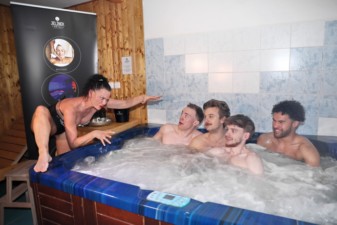 FOTO: Ve wellness zóně bylo pořádně horko. – stránka 6