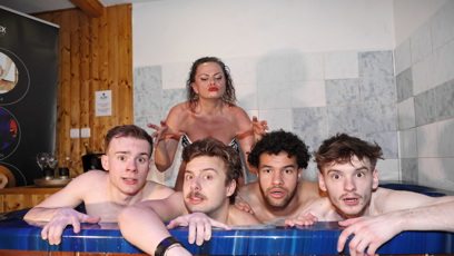 FOTO: Hrátky ve vířivce.