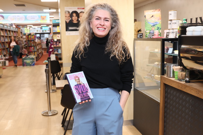 FOTO: Pavlína Pořízková si nenechala ujít křest knihy Lenky Koenigsmark. – stránka 1