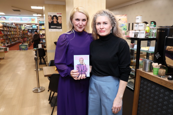 FOTO: Pavlína Pořízková se spisovatelkou. – stránka 4