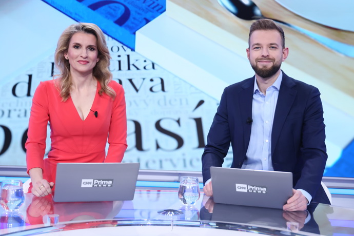 FOTO: Lenka Špillarová s Janem Sochou. – stránka 8