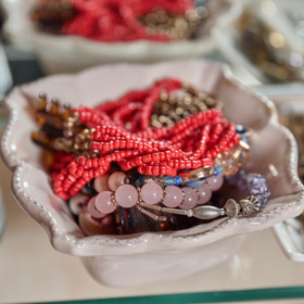 ...a korálky v barvě, která sem patří.