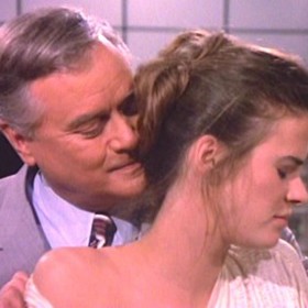 Annabel Schofield si zahrála Laurel v seriálu Dallas.