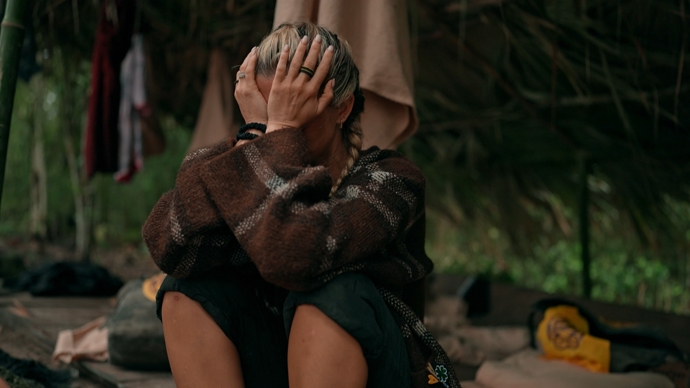 FOTO: Johana Fabišíková zradu svého kmene nezvládala dobře. – stránka 34