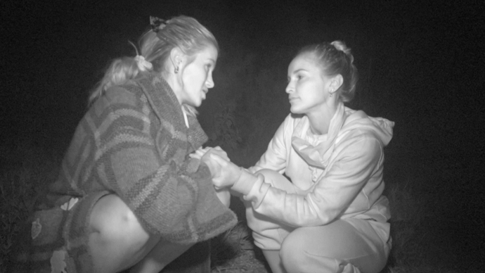 FOTO: Johana Fabišíková se svěřila Kristině Hrbkové, že má symbol skryté imunity. – stránka 10