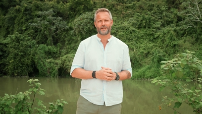 FOTO: Moderátor Ondřej Novotný oznámil porušení pravidel.