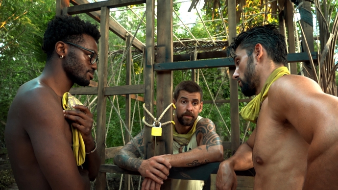 FOTO: Adam Chlpík probíral se svými spojenci strategii z klece. – stránka 34