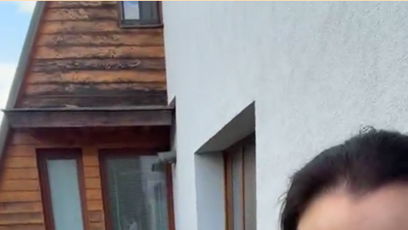 FOTO: Ornella Koktová u nového domu.