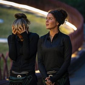 Obě holky svůj konec v závodě nesly velmi těžce a neskrývaly slzy. 