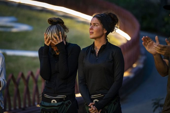 FOTO: Obě holky svůj konec v závodě nesly velmi těžce a neskrývaly slzy. – stránka 10