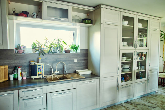 FOTO: Hana Kynychová ukázala prostornou kuchyň. – stránka 18