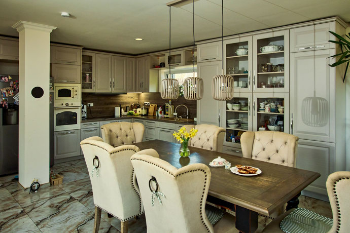 FOTO: Hana Kynychová se s rodinou nastěhovala do domečku za Prahou a ponechali si i původní vybavení. – stránka 2