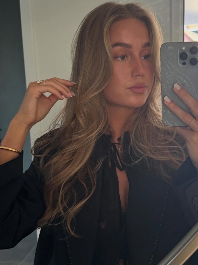 FOTO: Sympatická Dánka stojí po boku dánského reprezentanta už od jejich středoškolských let a je jeho obrovskou fanynkou. – stránka 7