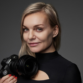 Za své snímky byla už třináctkrát oceněna v soutěži Czech Press Photo.