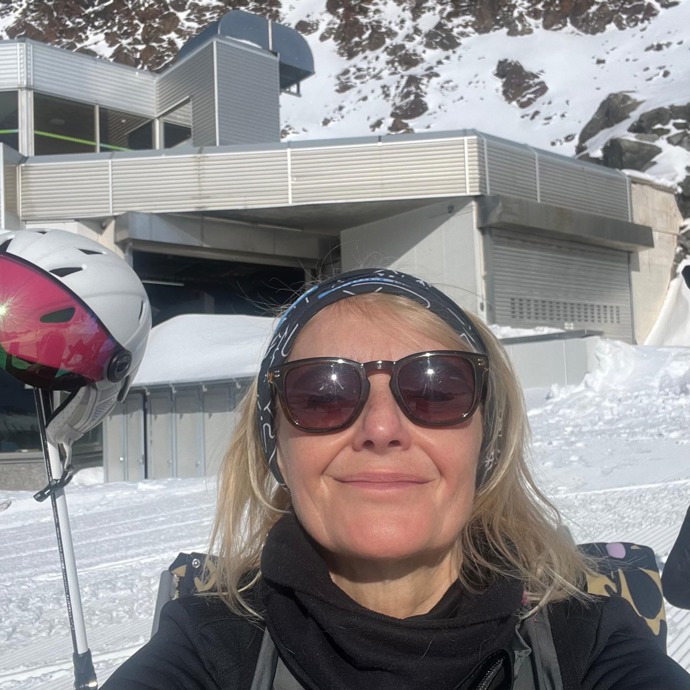 FOTO: Veronika Žilková tráví čas na horách se scenáristou Ivanem Hubačem. – stránka 7