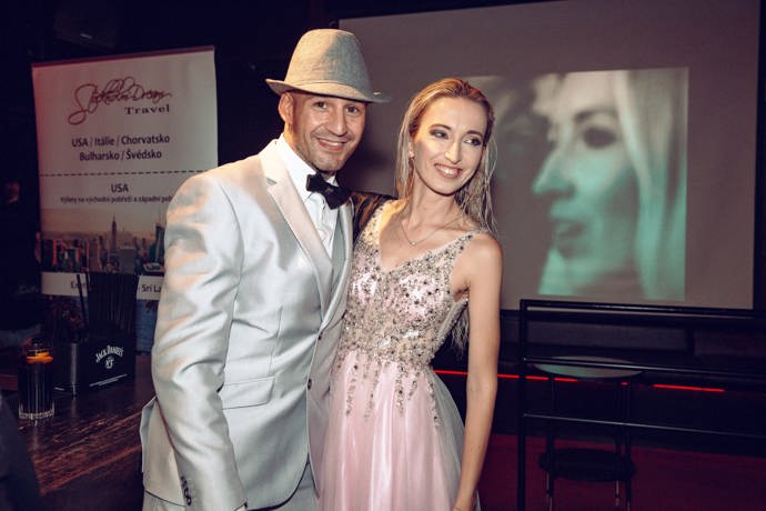 FOTO: Lucy Junk a Sámer Issa. – stránka 4