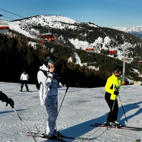 Užívali si sníh a hory v Alpách.