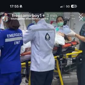 Dominika Elischerová leží na sále.