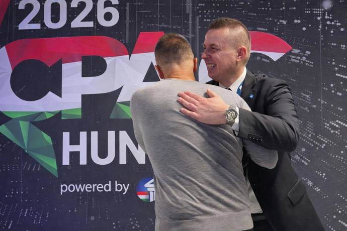 FOTO: Jindřich Rajchl nosí luxusní hodinky švýcarské značky. – stránka 2