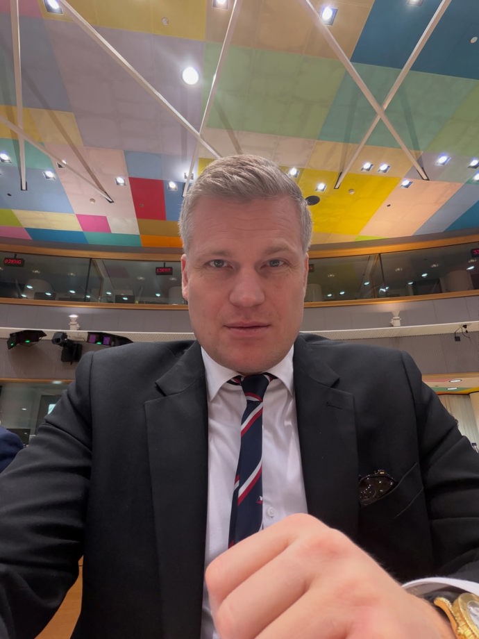 FOTO: Filip Turek v Bruselu. – stránka 17