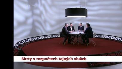 FOTO: Politici v  předělaném studiu.